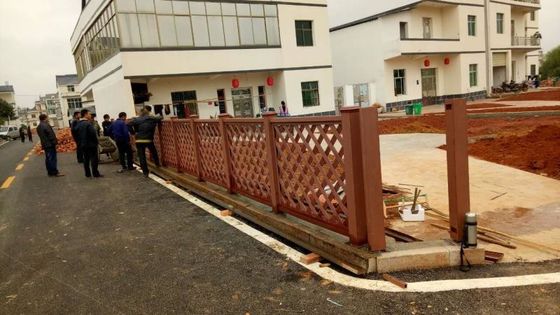 πλαίσιο WPC αργιλίου 3m υπαίθριο που περιβάλλει το τρισδιάστατο ξύλινο πλαστικό σύνθετο κιγκλίδωμα κήπων με φράκτη